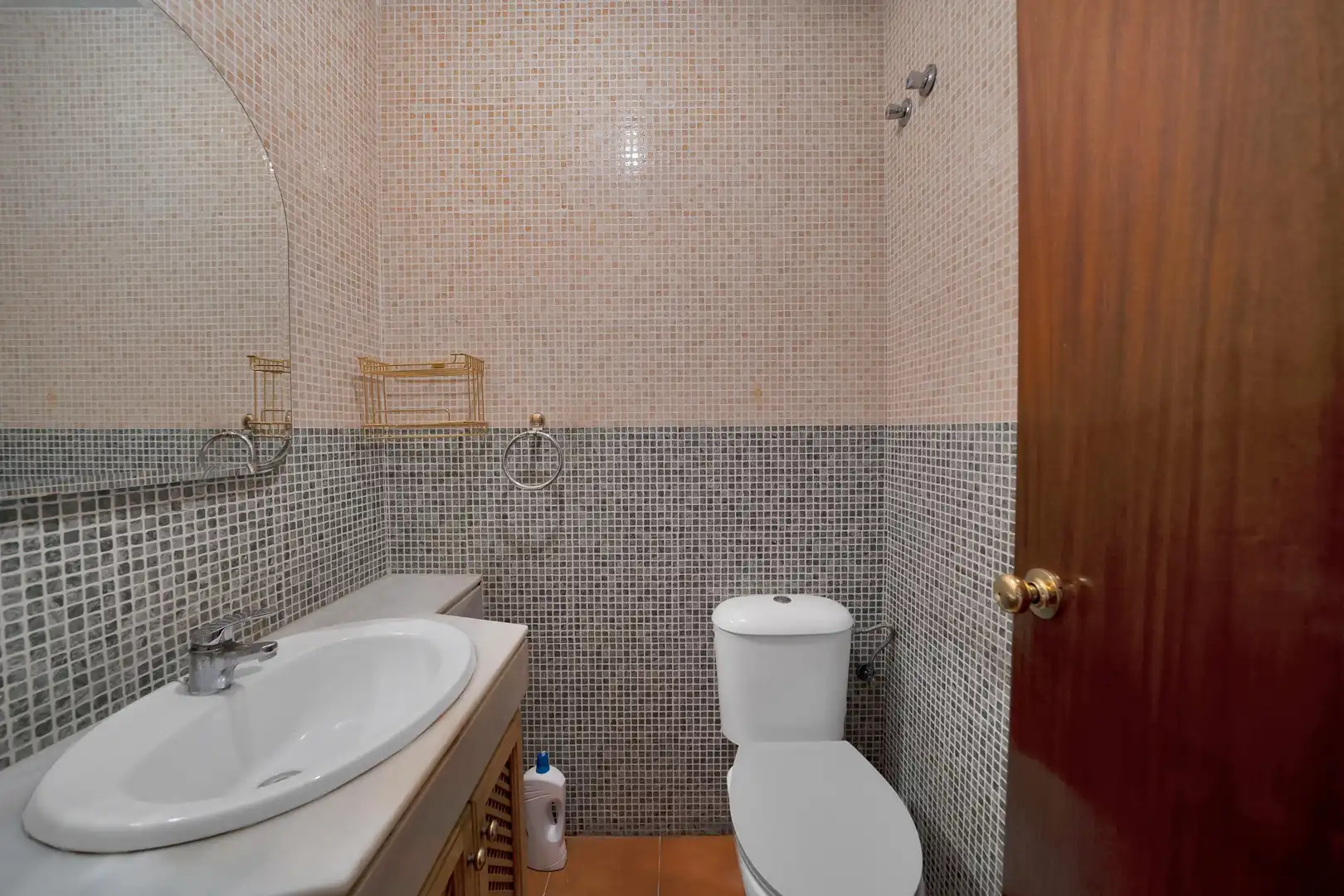 Baño de Casa adosada en venta en Estepona con Aire acondicionado, Calefacción y Jardín privado