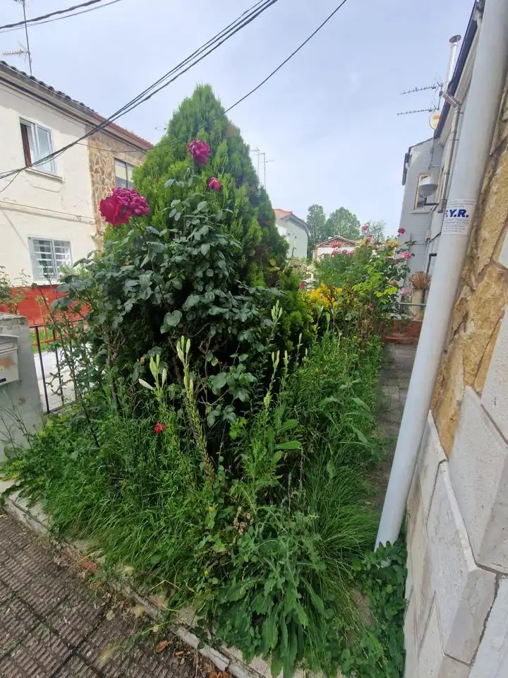 Jardí de Casa o xalet en venda en Burgos amb Calefacció, Jardí privat i Traster