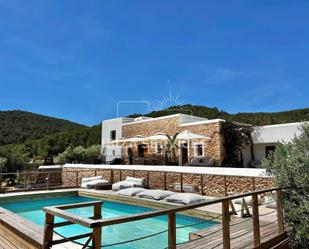 Vista exterior de Casa o xalet de lloguer en Sant Antoni de Portmany amb Aire condicionat i Piscina