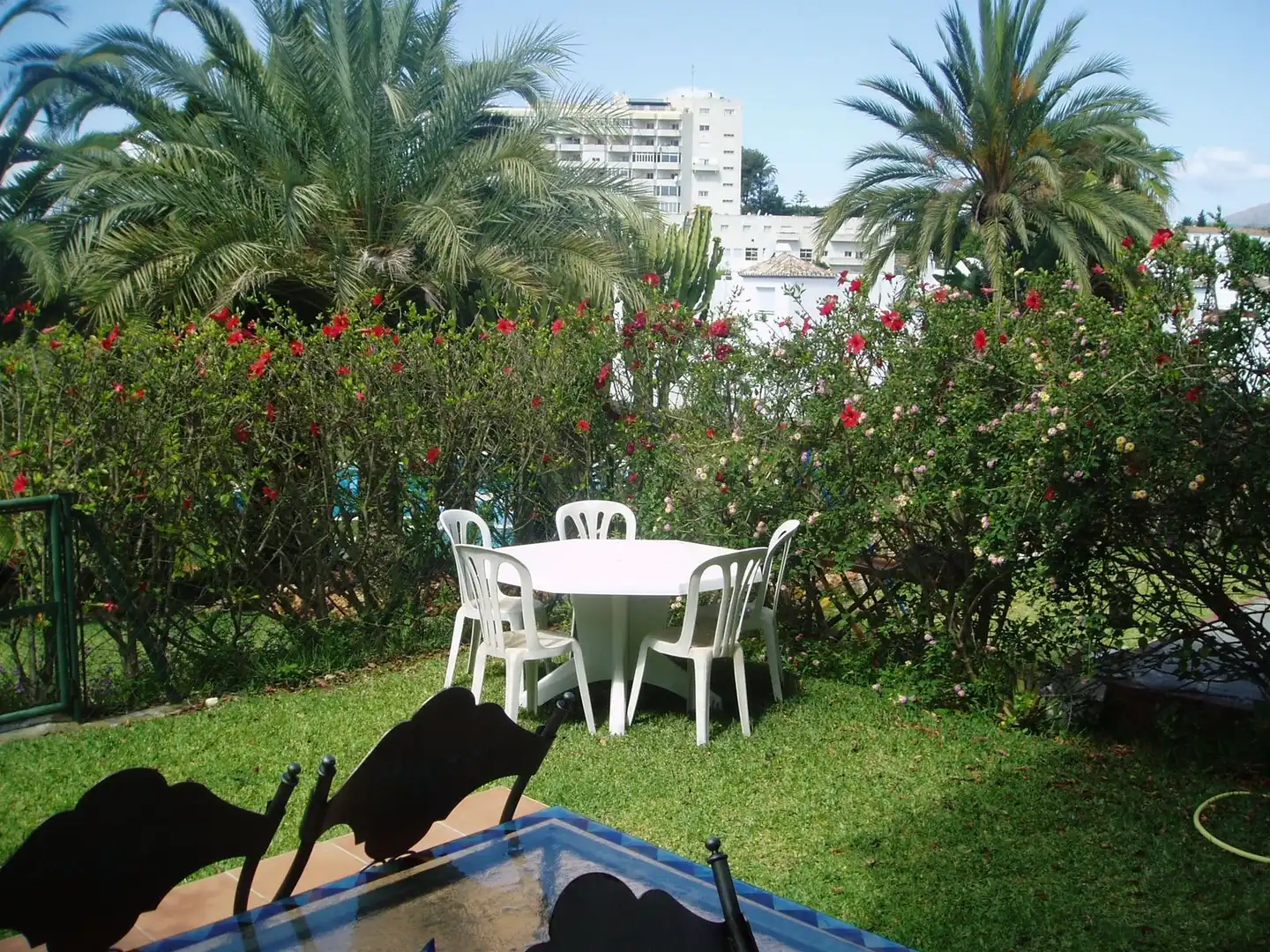 Jardí de Casa adosada en venda en Estepona amb Aire condicionat, Terrassa i TV