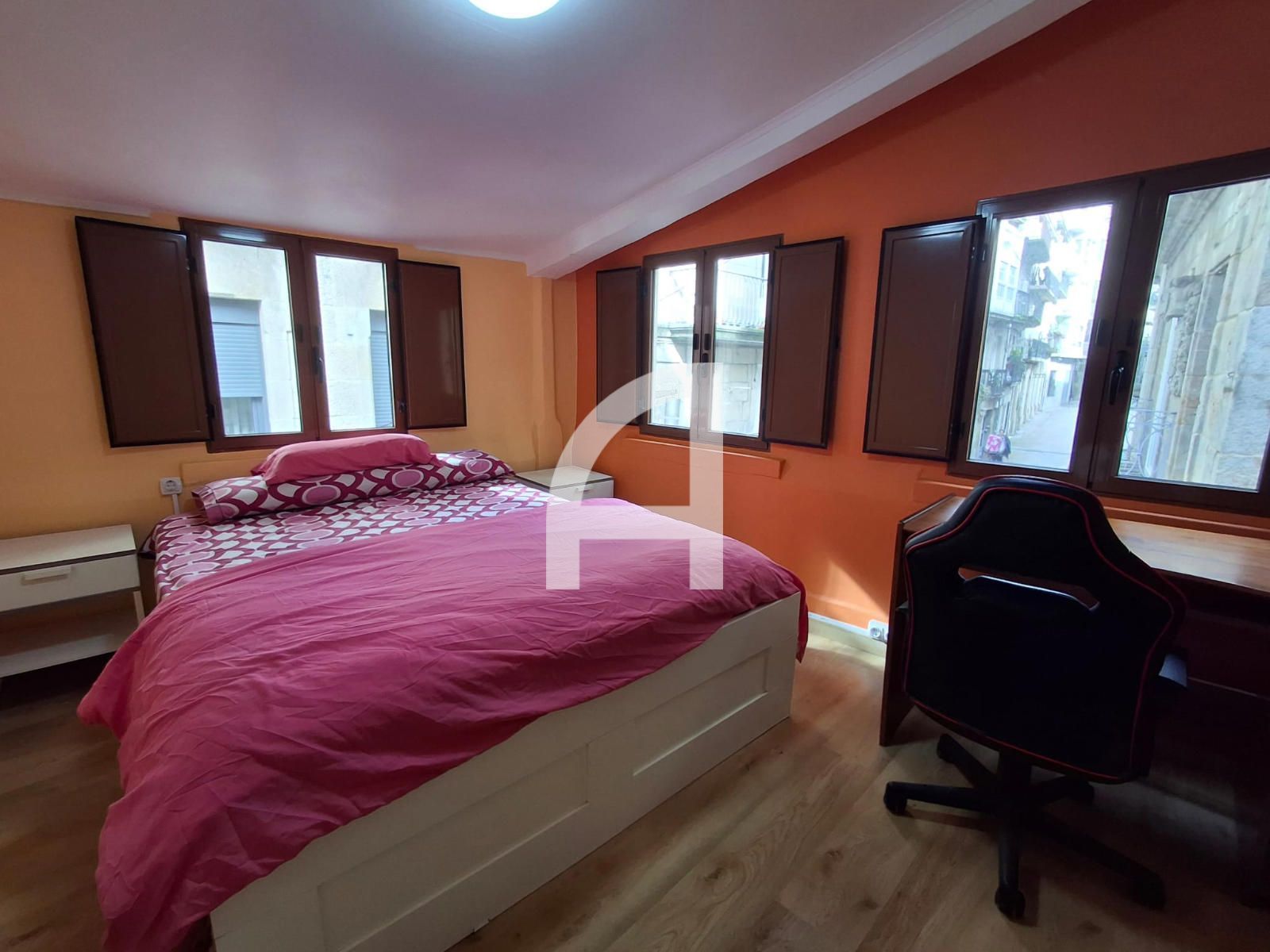 Dormitori de Pis en venda en Vigo  amb Parquet i Moblat