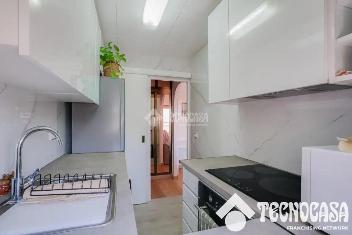 Cocina de Piso en venta en Santa Coloma de Gramenet con Aire acondicionado, Parquet y Terraza