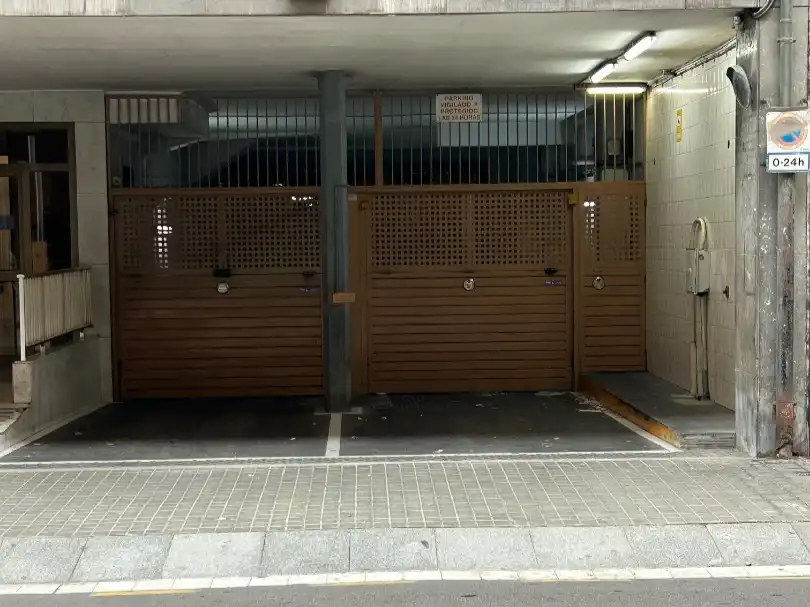 Parkplatz von Garage zur Miete in Barcelona mit Alarm