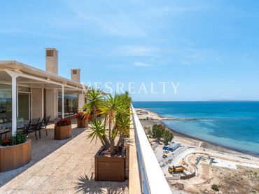Penthouse with balcony to rent in Calle CORBETA