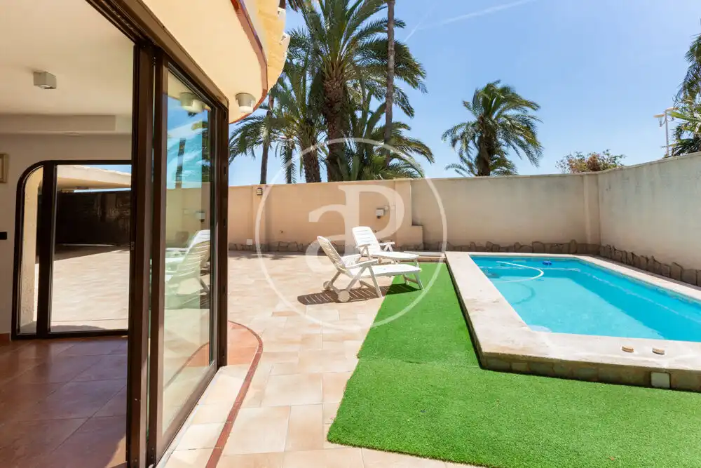 Piscina de Casa o chalet de alquiler en La Pobla de Farnals con Aire acondicionado, Calefacción y Jardín privado