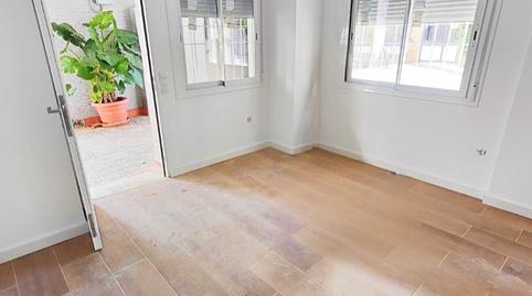 Foto 2 de Piso en venta en Calle Carlos Marx, Sta. Aurelia - Cantábrico - Atlàntico - La Romería,  Sevilla Capital