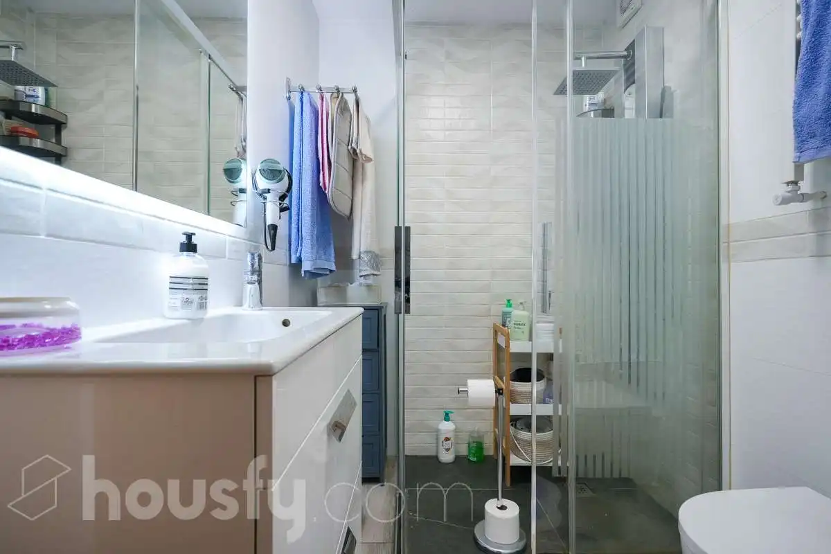 Badezimmer von Wohnung zum Verkauf in Madrid mit Klimaanlage, Heizung und Parkett