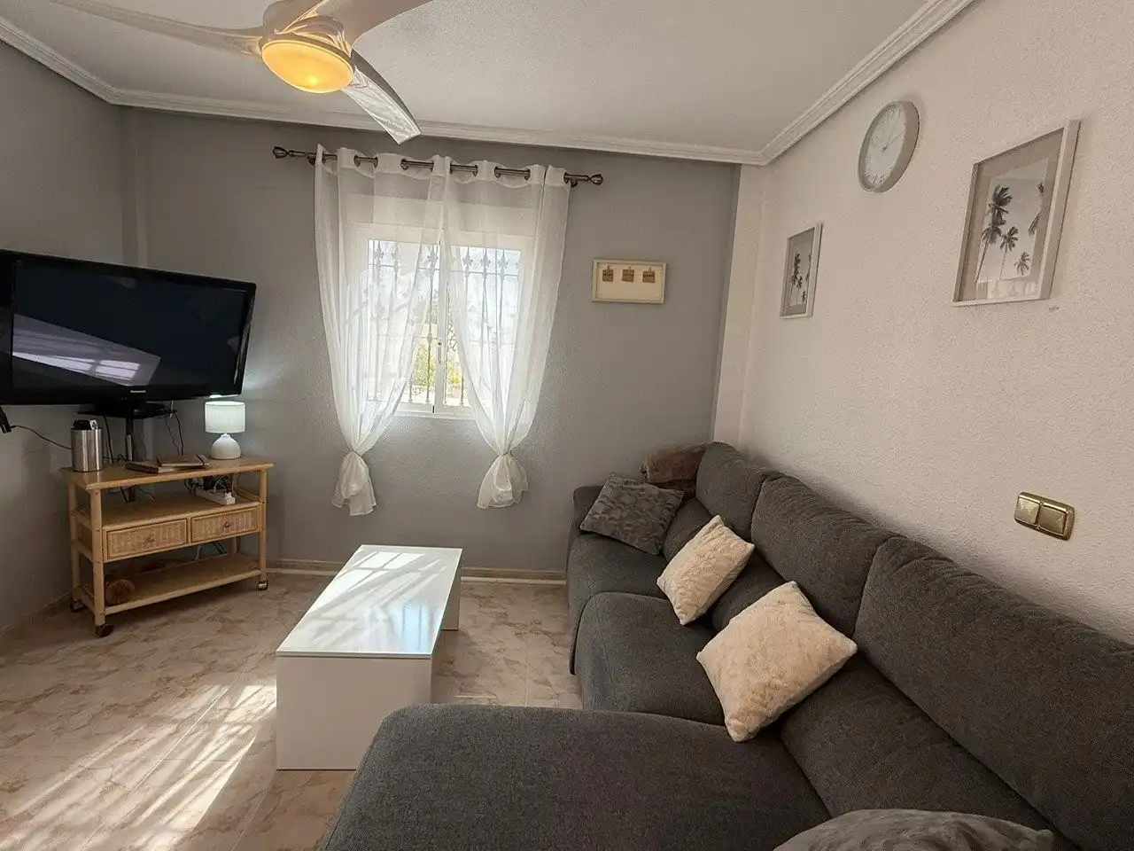 Sala d'estar de Casa o xalet en venda en Orihuela amb Calefacció, Terrassa i Piscina