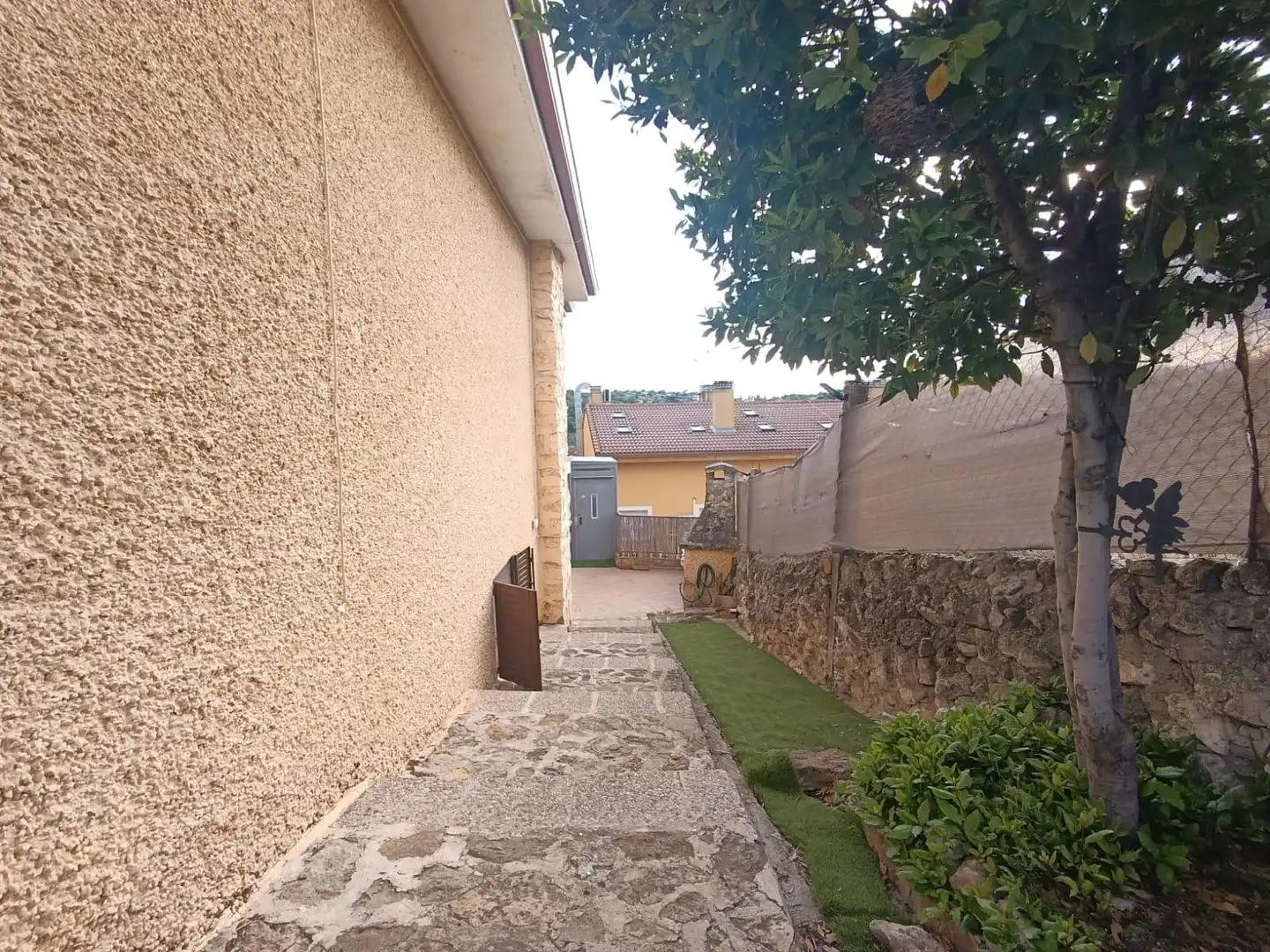 Vista exterior de Casa o chalet en venta en El Molar (Madrid) con Aire acondicionado, Calefacción y Jardín privado