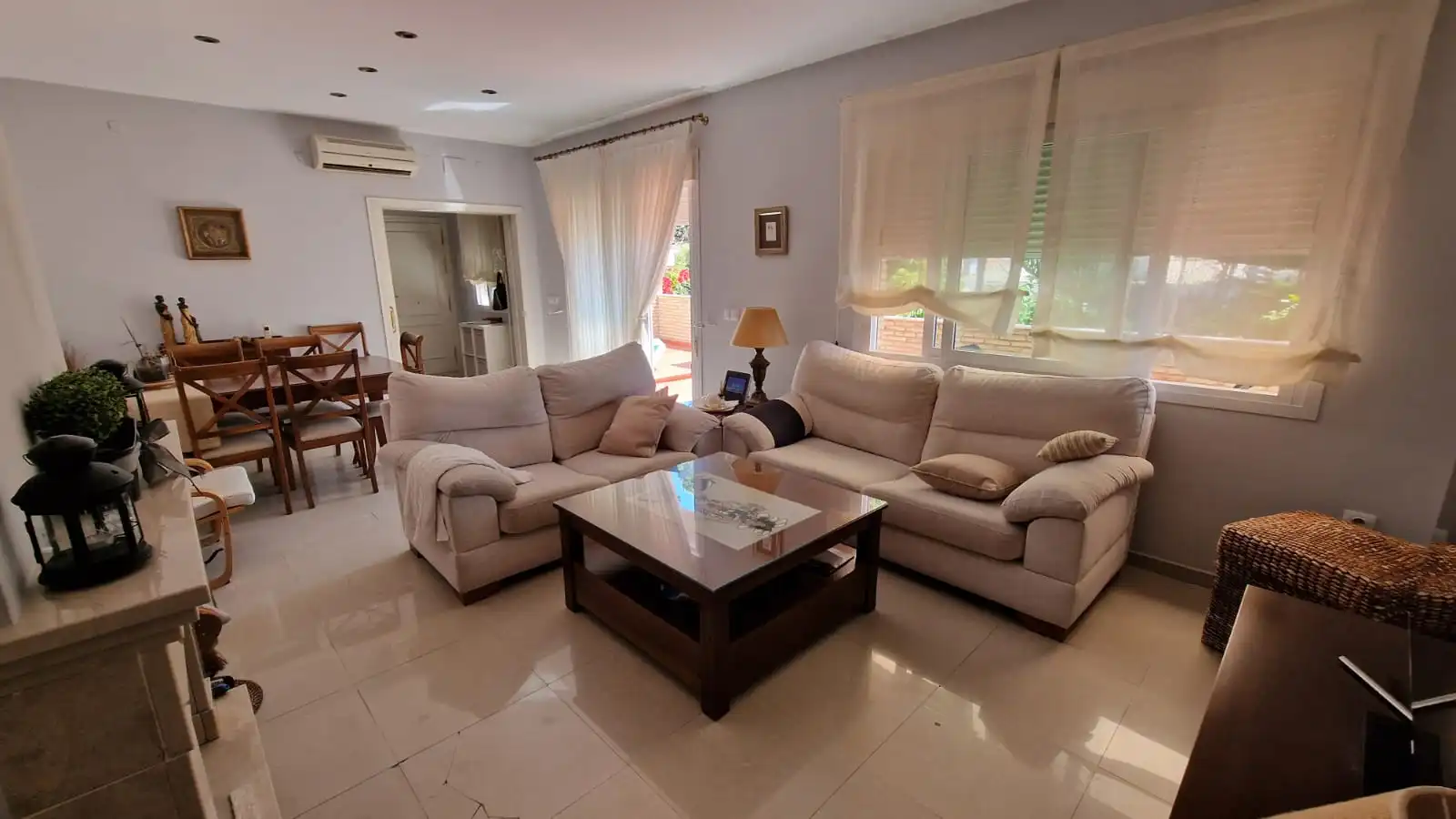 Living room of Detached homes for sale in El Puerto de Santa María  with Air Conditioner, Private garden and Storage room