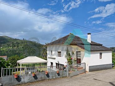 Casa rústica amb jardí de lloguer a Ranón