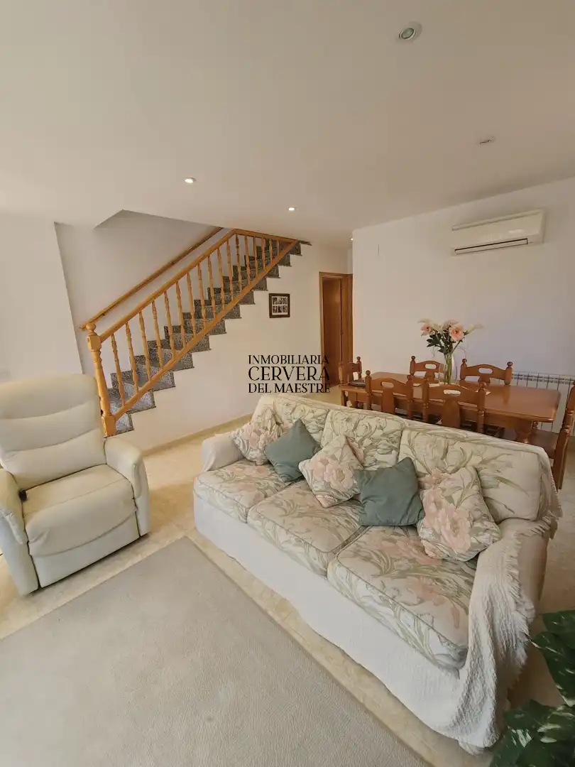 Sala d'estar de Casa adosada en venda en La Salzadella amb Aire condicionat, Calefacció i Jardí privat