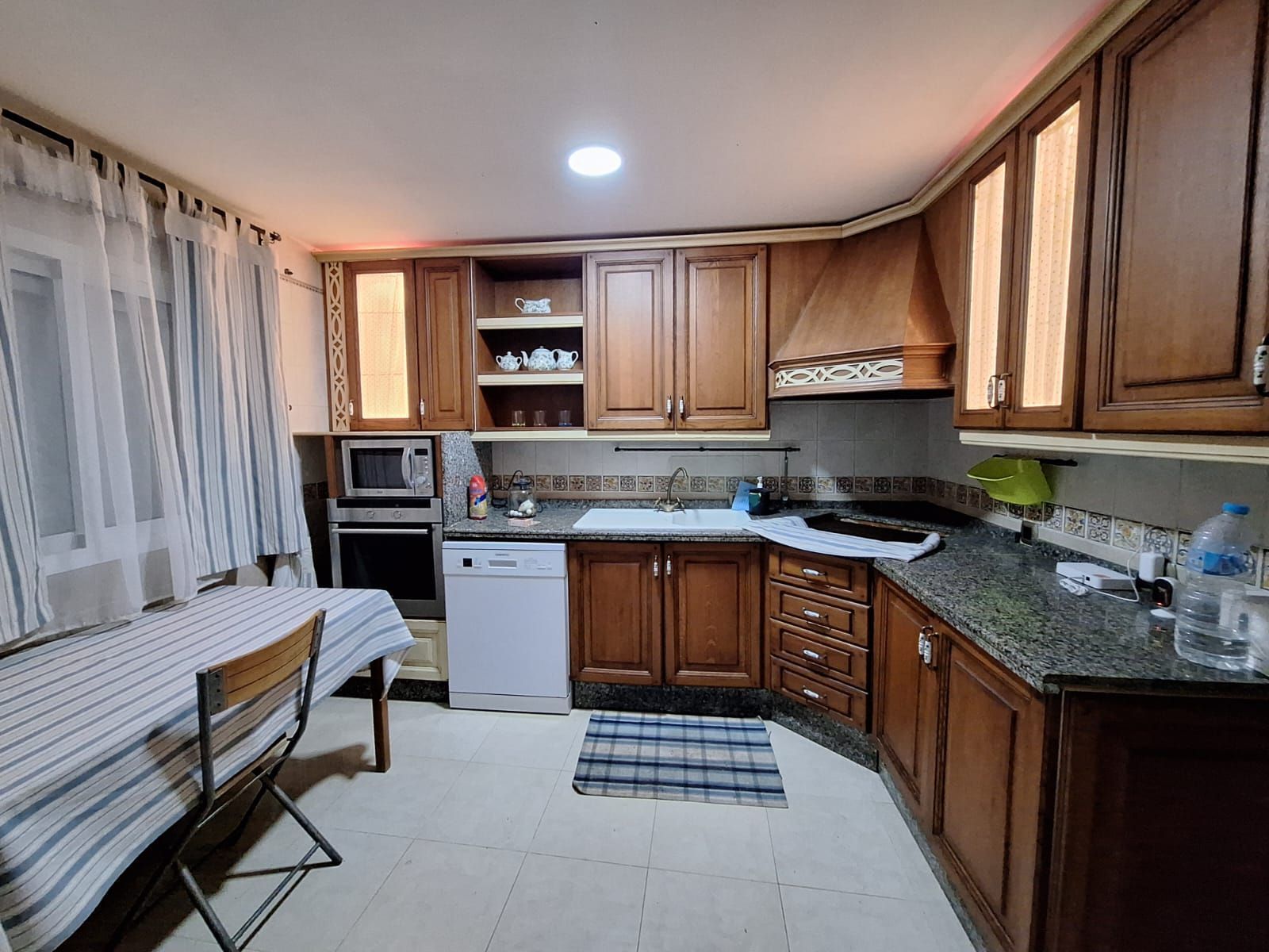 Cuina de Casa adosada en venda en La Línea de la Concepción amb Aire condicionat, Terrassa i Traster