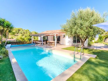 Detached house with pool for sale in Olivella