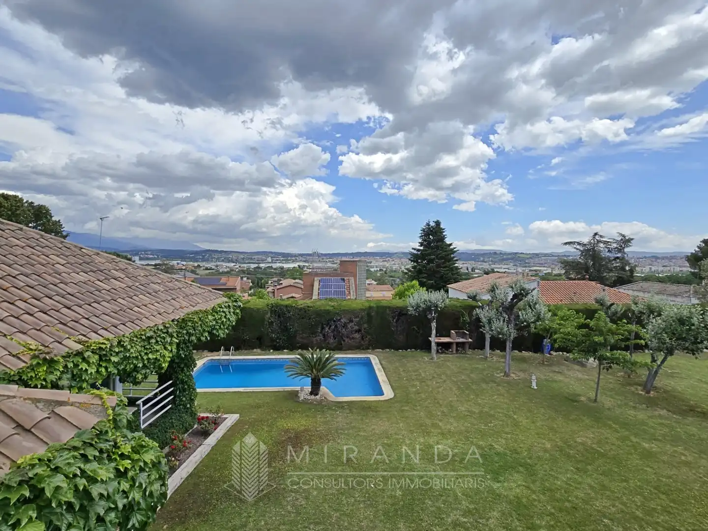 Garden of Houses for sale in Canovelles  with Air Conditioner, Heating and Private garden