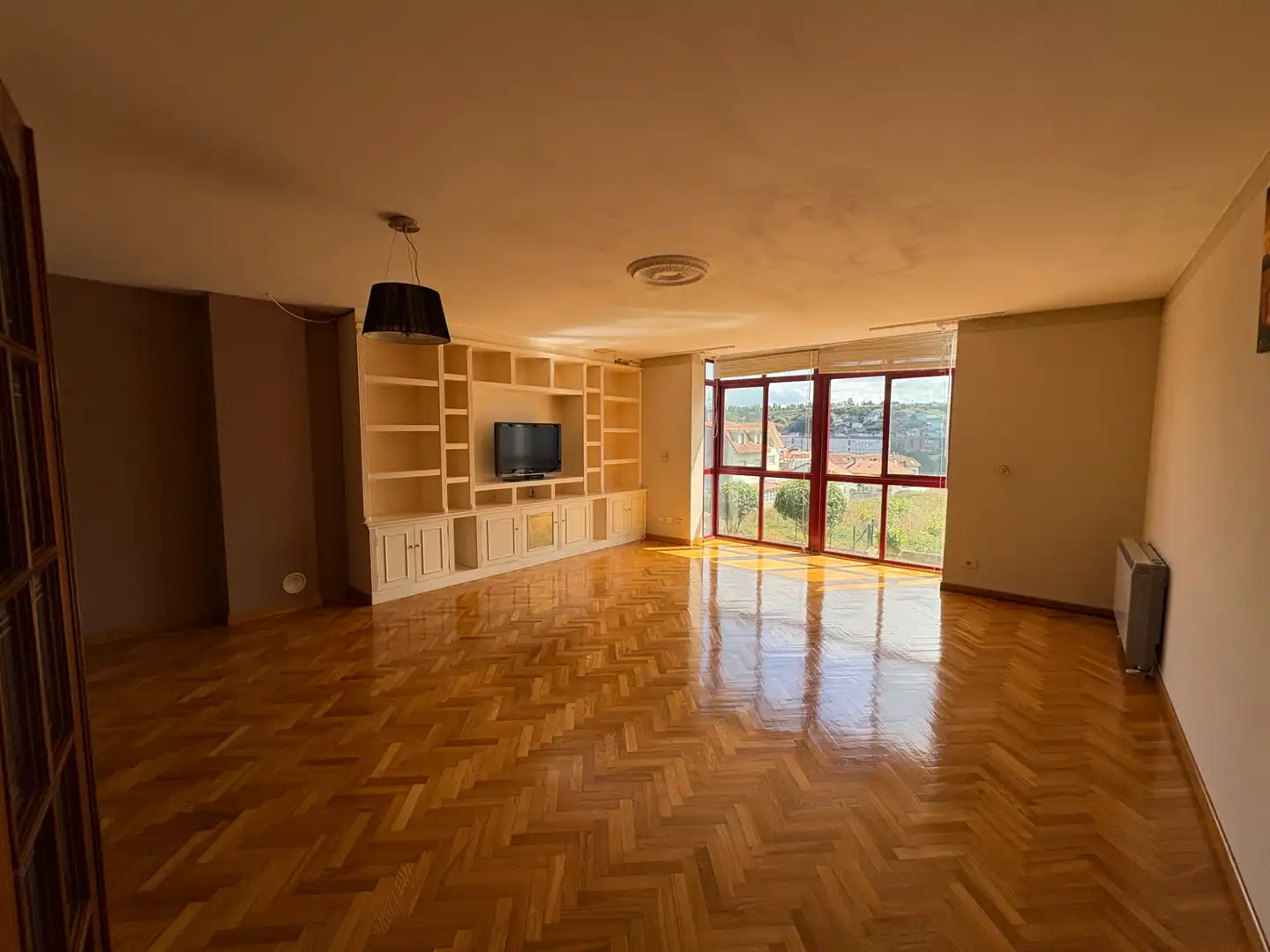 Sala de estar de Casa adosada en venta en Culleredo con Calefacción, Jardín privado y Parquet