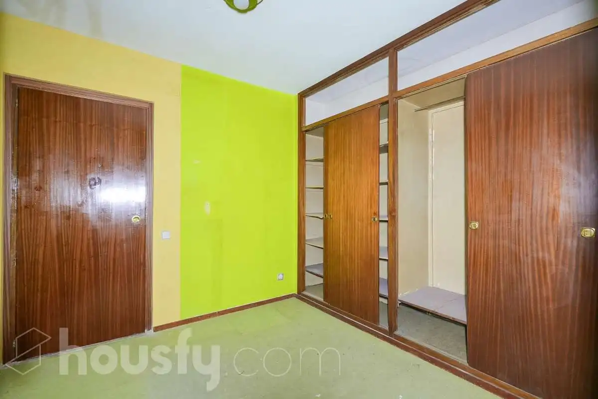 Habitación de Apartamento en venta en Madrid con Calefacción, Terraza y Piscina comunitaria