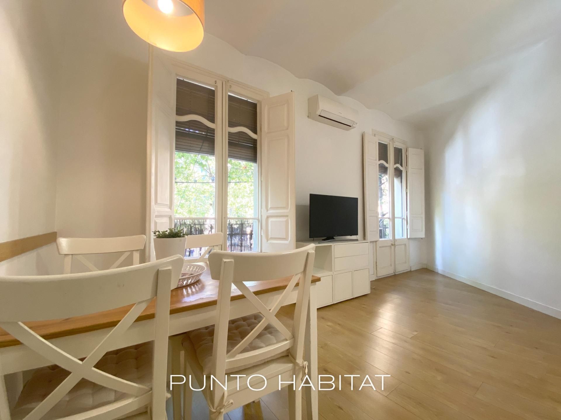 Living room of Flat for sale in  Barcelona Capital  with Air Conditioner, Heating and Parquet flooring