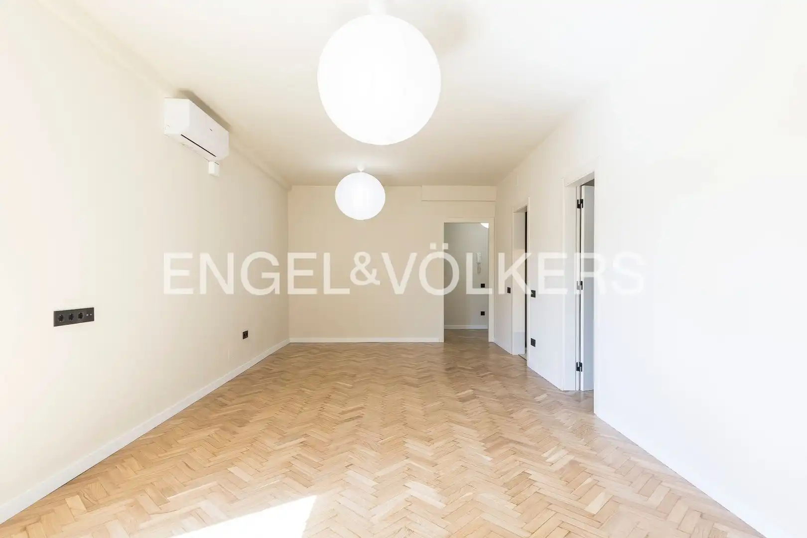 Living room of Flat for sale in Barcelona  with Air Conditioner, Heating and Parquet flooring