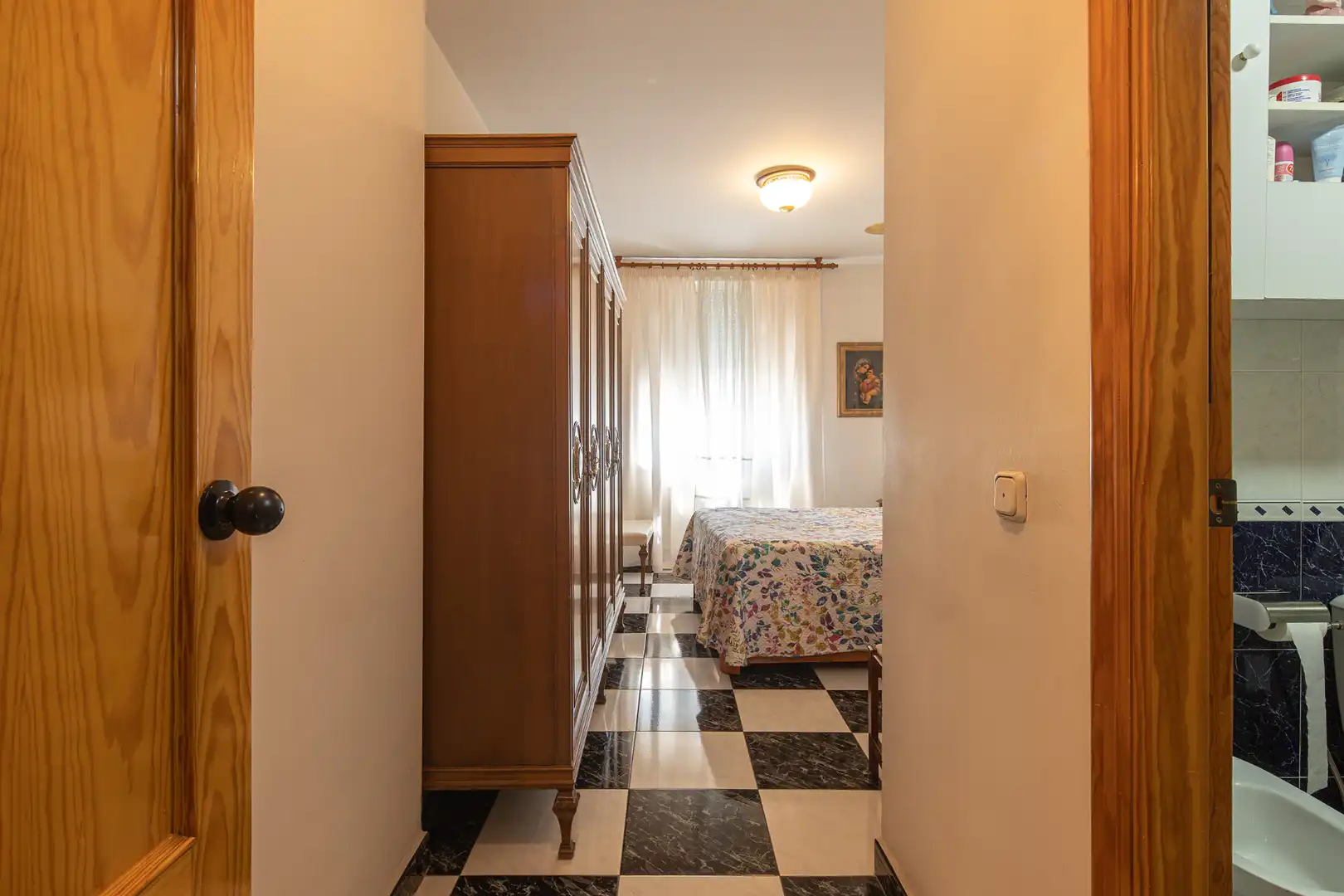 Dormitori de Casa adosada en venda en La Zubia amb Calefacció, Terrassa i Moblat