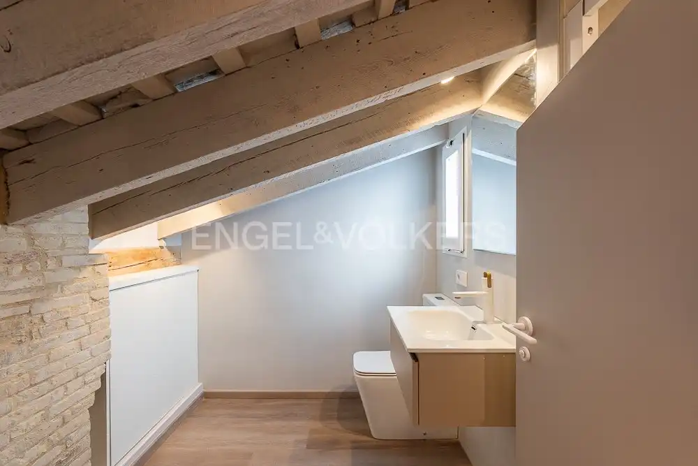 Bathroom of Flat for rent in Valencia  with Air Conditioner, Heating and Parquet flooring