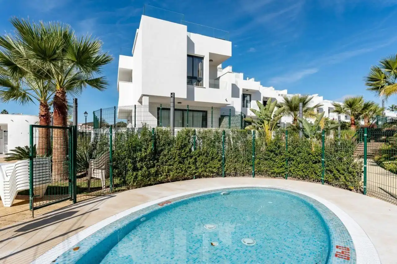 Casa adosada en venda a ENCINAS , 7, Castillo Sohail - Myramar
