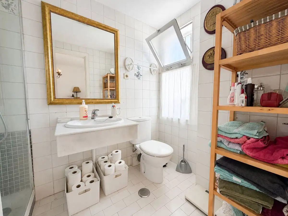 Badezimmer von Einfamilien-Reihenhaus zum Verkauf in Mijas mit Klimaanlage, Terrasse und Möbliert
