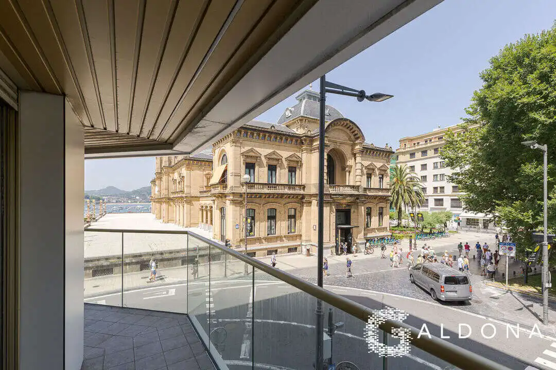 Vista exterior de Piso en venta en Donostia - San Sebastián  con Calefacción, Terraza y Balcón