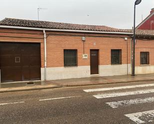 Vista exterior de Casa o xalet en venda en Rueda amb Terrassa i Balcó