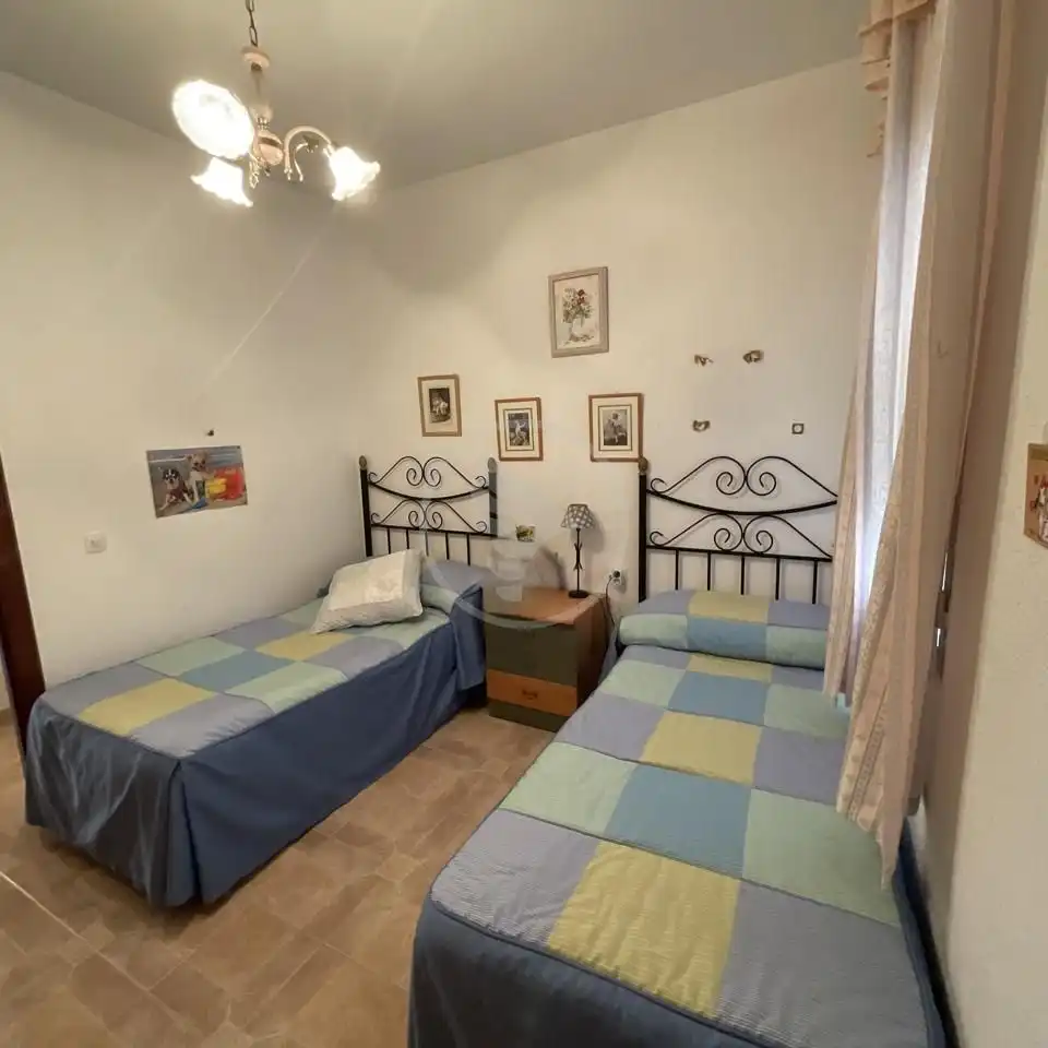 Dormitori de Casa o xalet en venda en Linares amb Aire condicionat i Terrassa