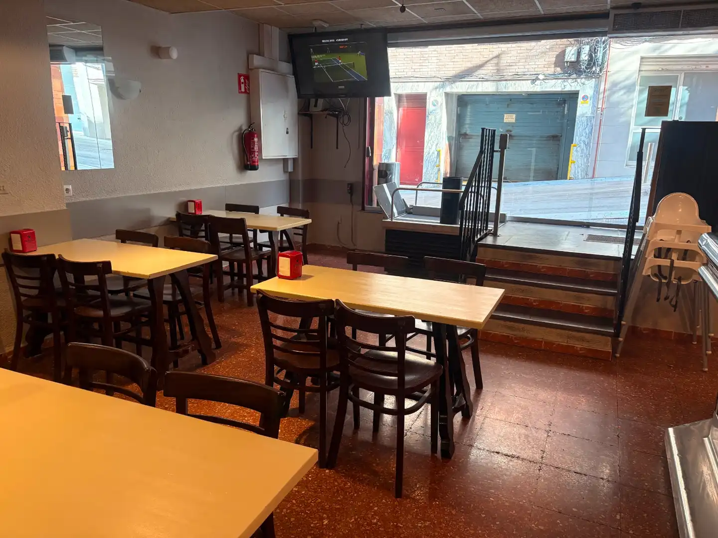 Local en traspaso en Sant Just Desvern con Aire acondicionado, Calefacción y Terraza