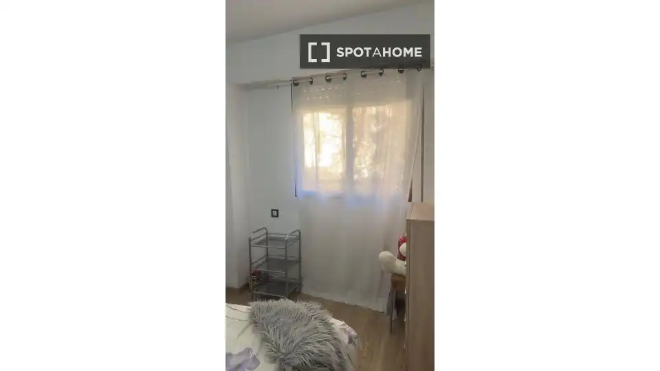 Bedroom of Flat for share in Valencia  with Air Conditioner, Heating and Terrace