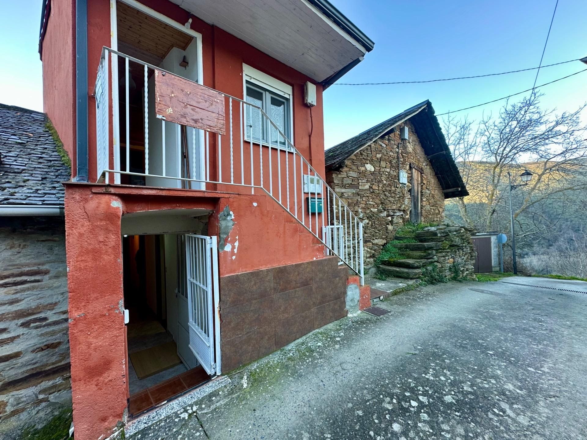 Exterior view of Country house for sale in Ponferrada  with Heating, Private garden and Balcony