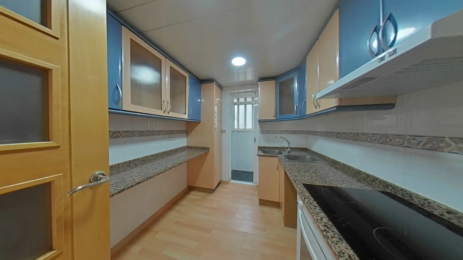 Kitchen of Flat for sale in L'Hospitalet de Llobregat  with Air Conditioner and Heating