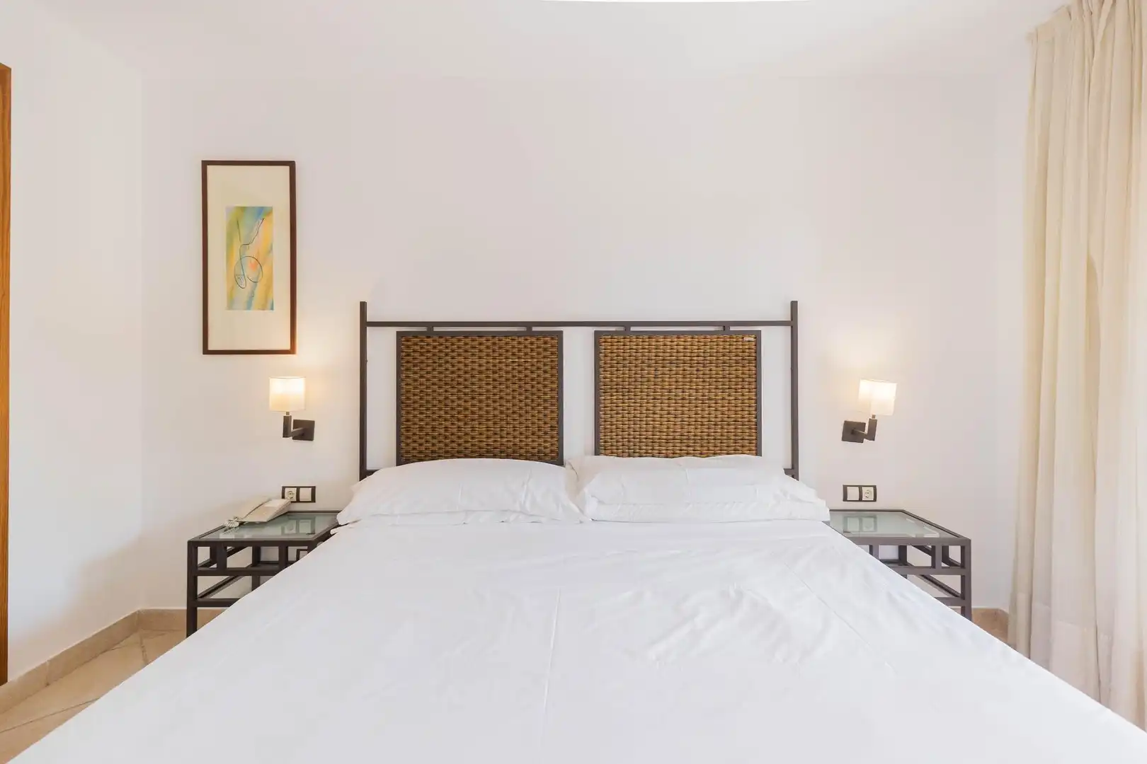 Bedroom of Flat for sale in Benahavís  with Air Conditioner, Heating and Private garden