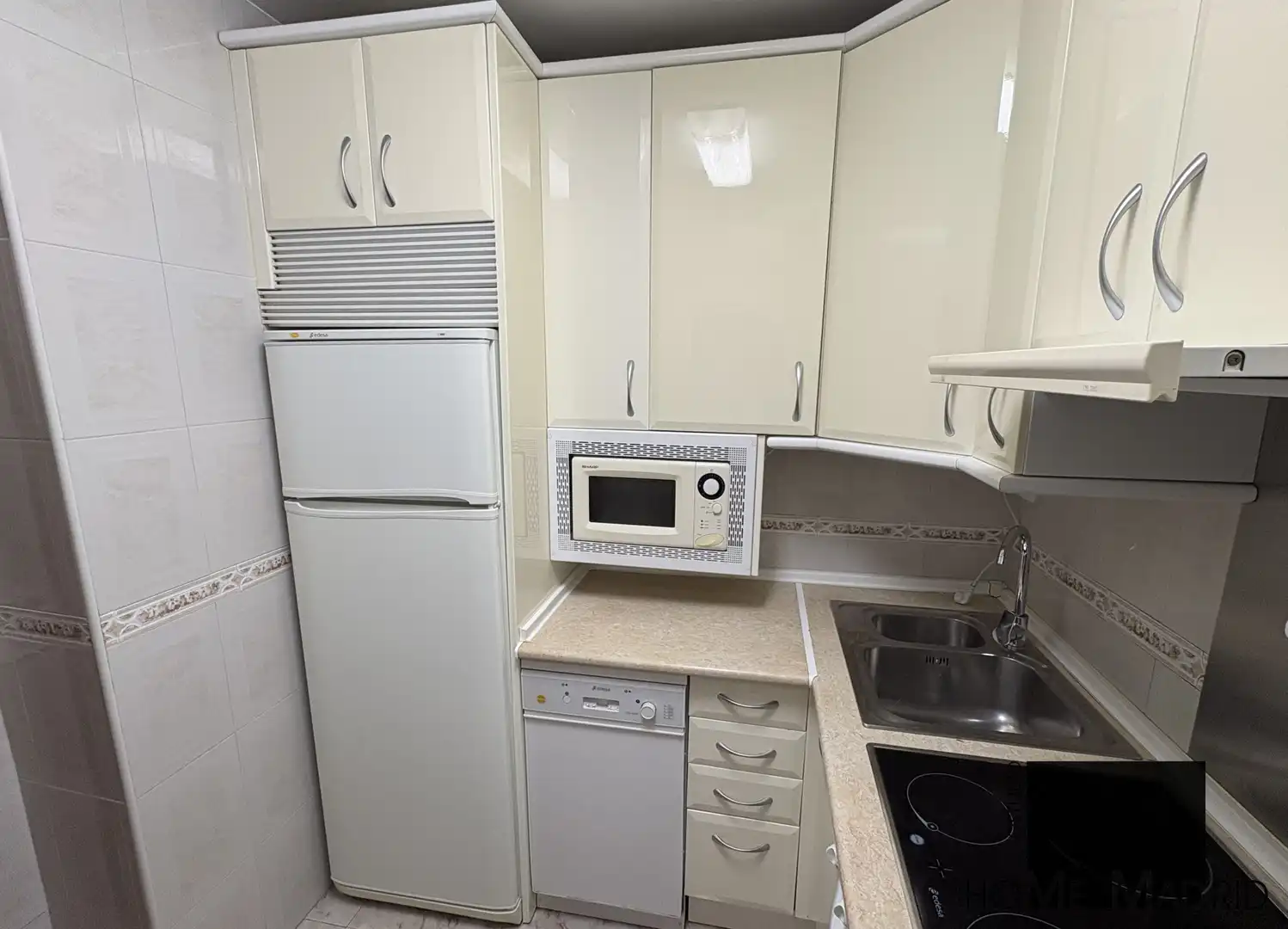 Wohnung zur Miete in Calle de La Bañeza, Pilar