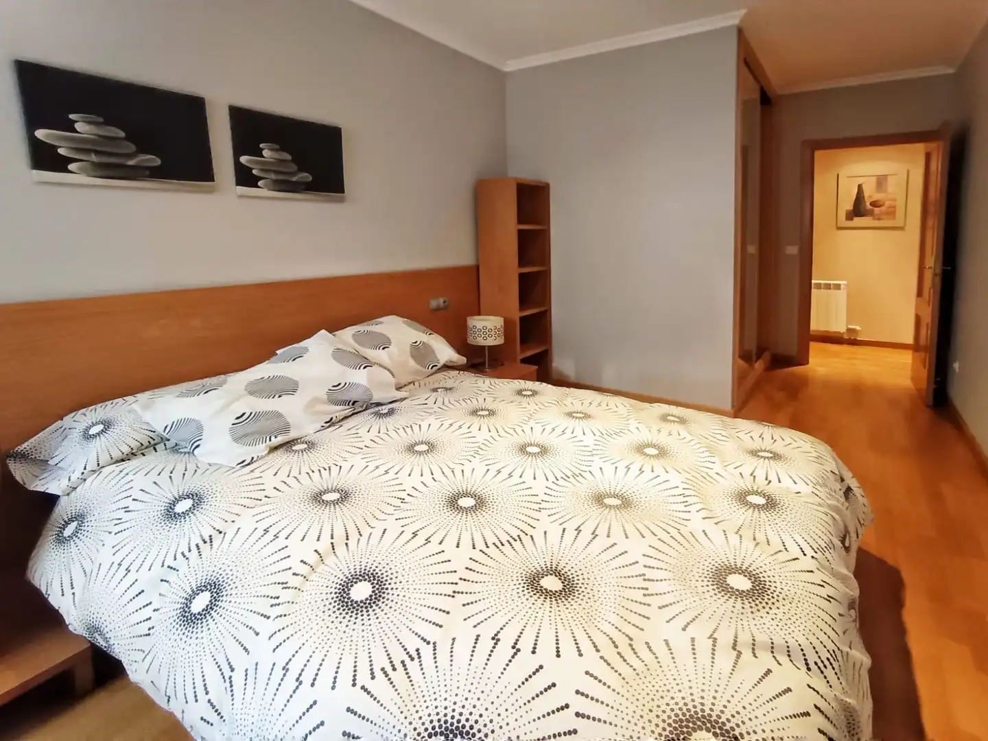 Schlafzimmer von Wohnung zur Miete in Pontevedra Capital  mit Heizung und Möbliert