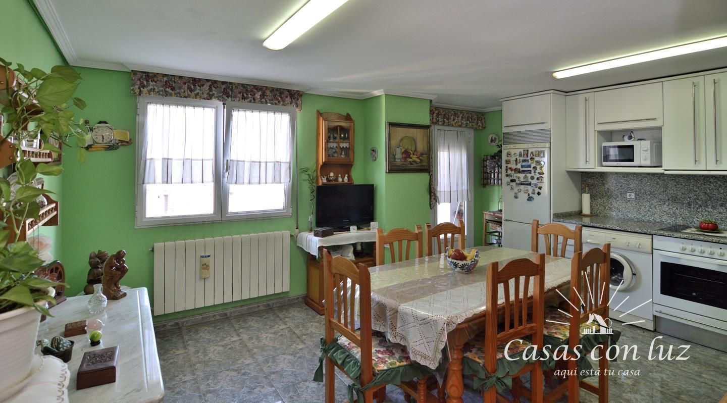 Kitchen of Flat for sale in  Zaragoza Capital  with Heating, Parquet flooring and Terrace