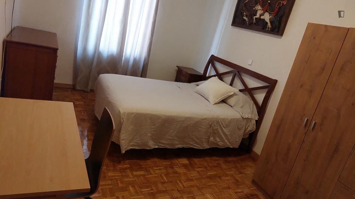 House or chalet to share in Guindalera