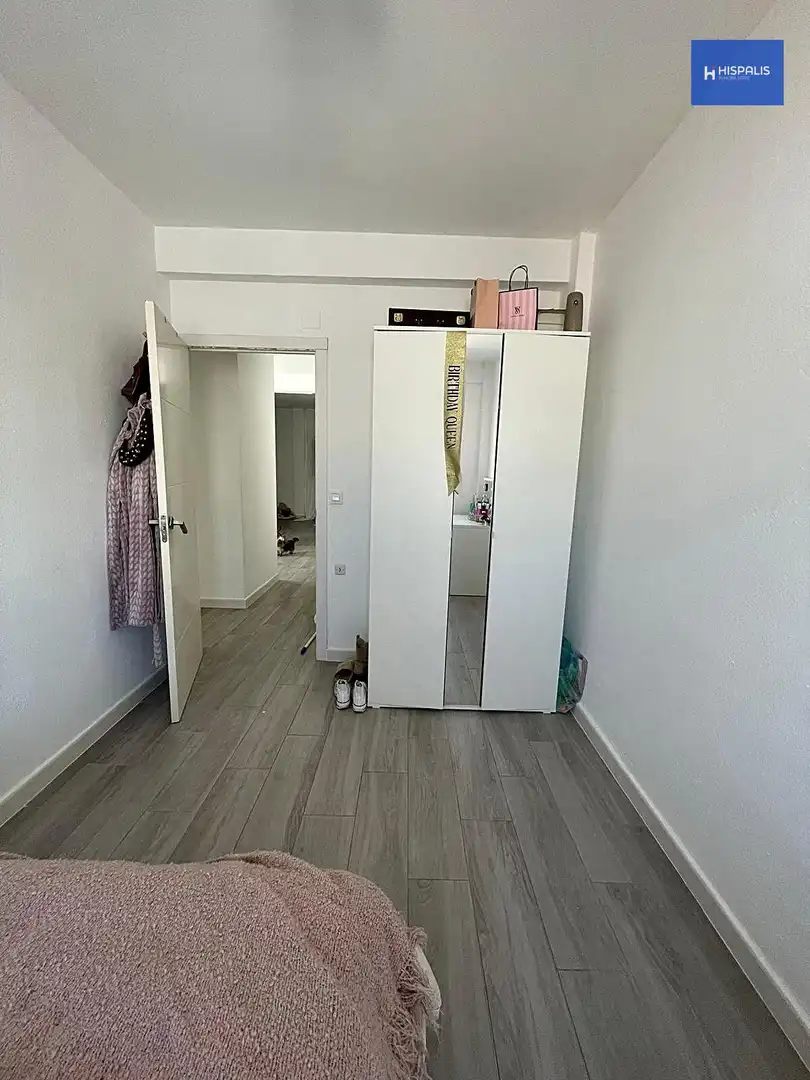 Bedroom of Flat for sale in Sevilla  with Air Conditioner