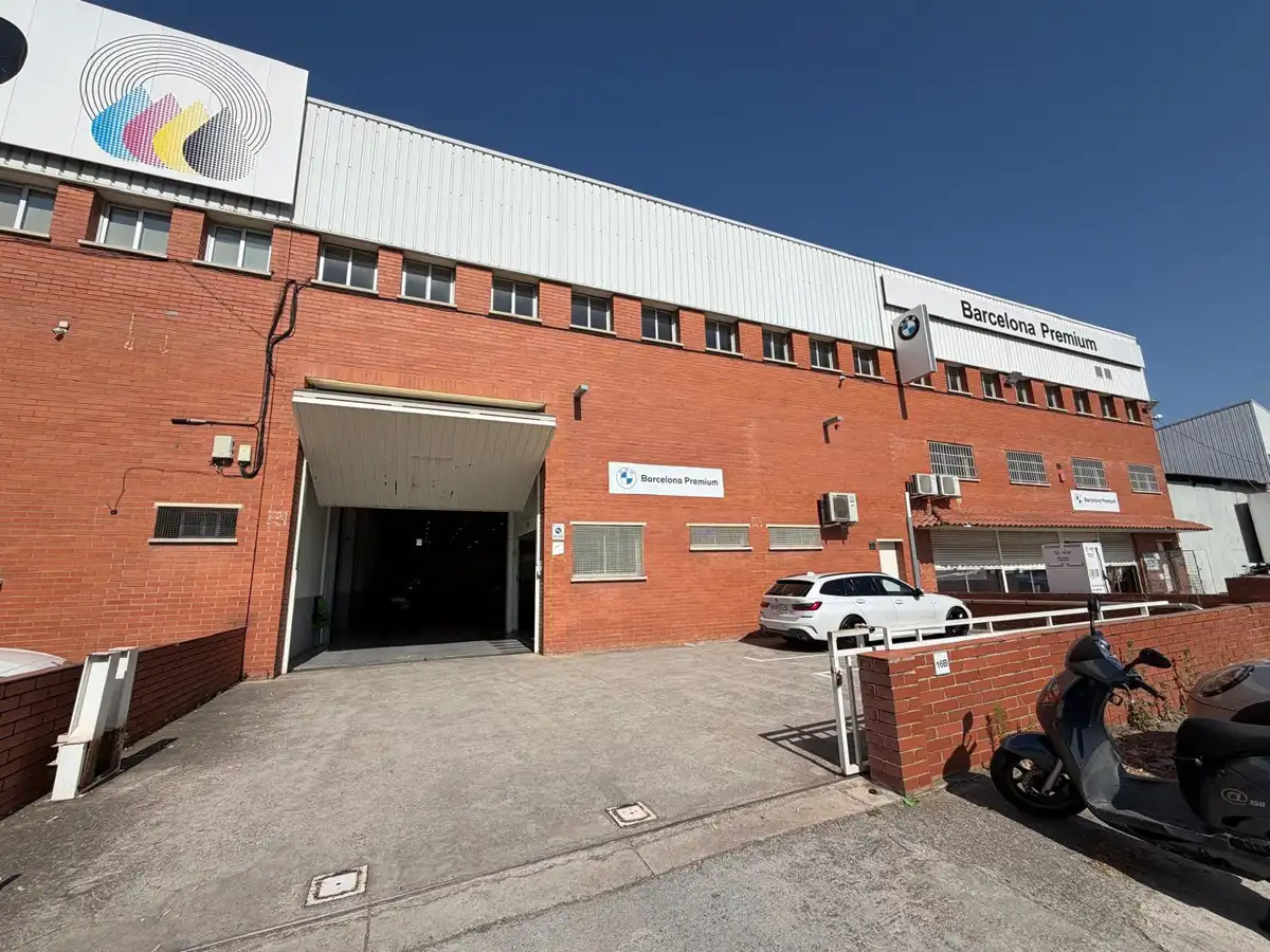 Vista exterior de Nau industrial de lloguer en Sant Boi de Llobregat