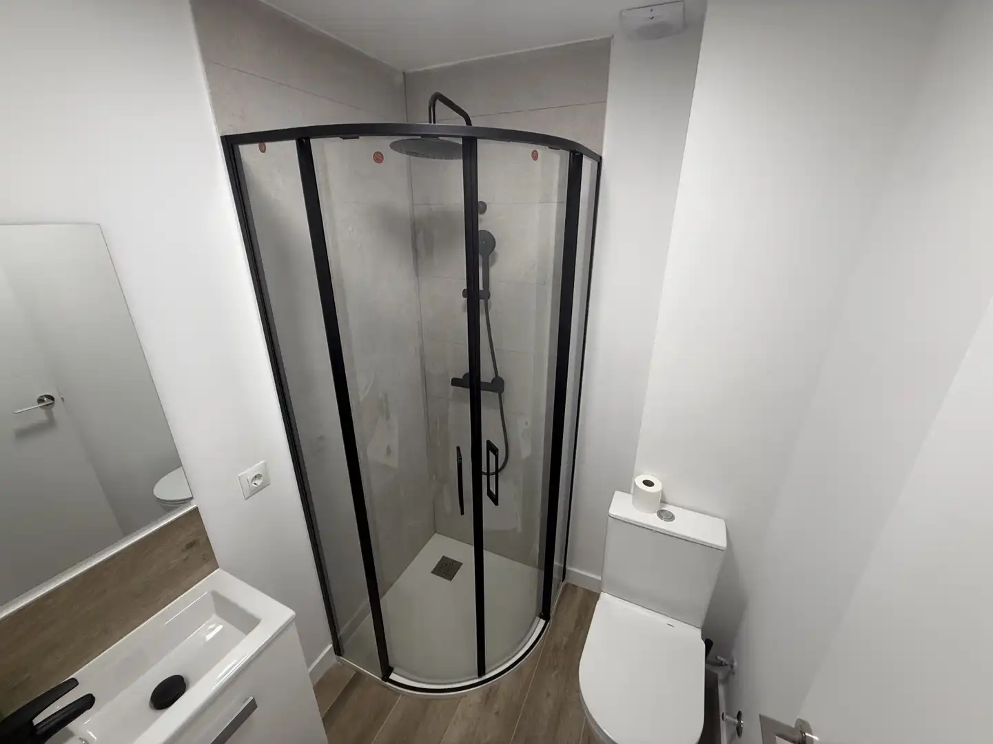Baño de Piso en venta en Oviedo  con Jardín privado