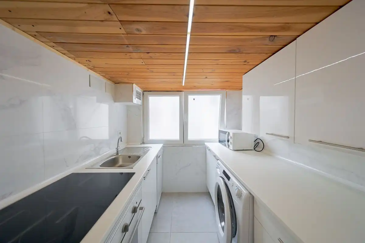Cuina de Dúplex de lloguer en Madrid amb Calefacció i Moblat