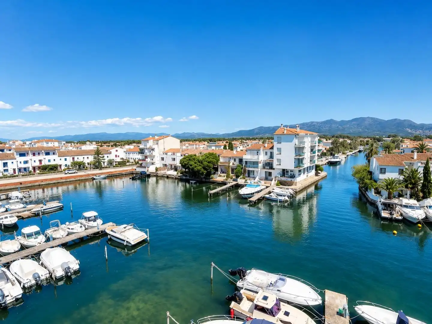 Exterior view of Attic for sale in Empuriabrava  with Air Conditioner, Heating and Terrace