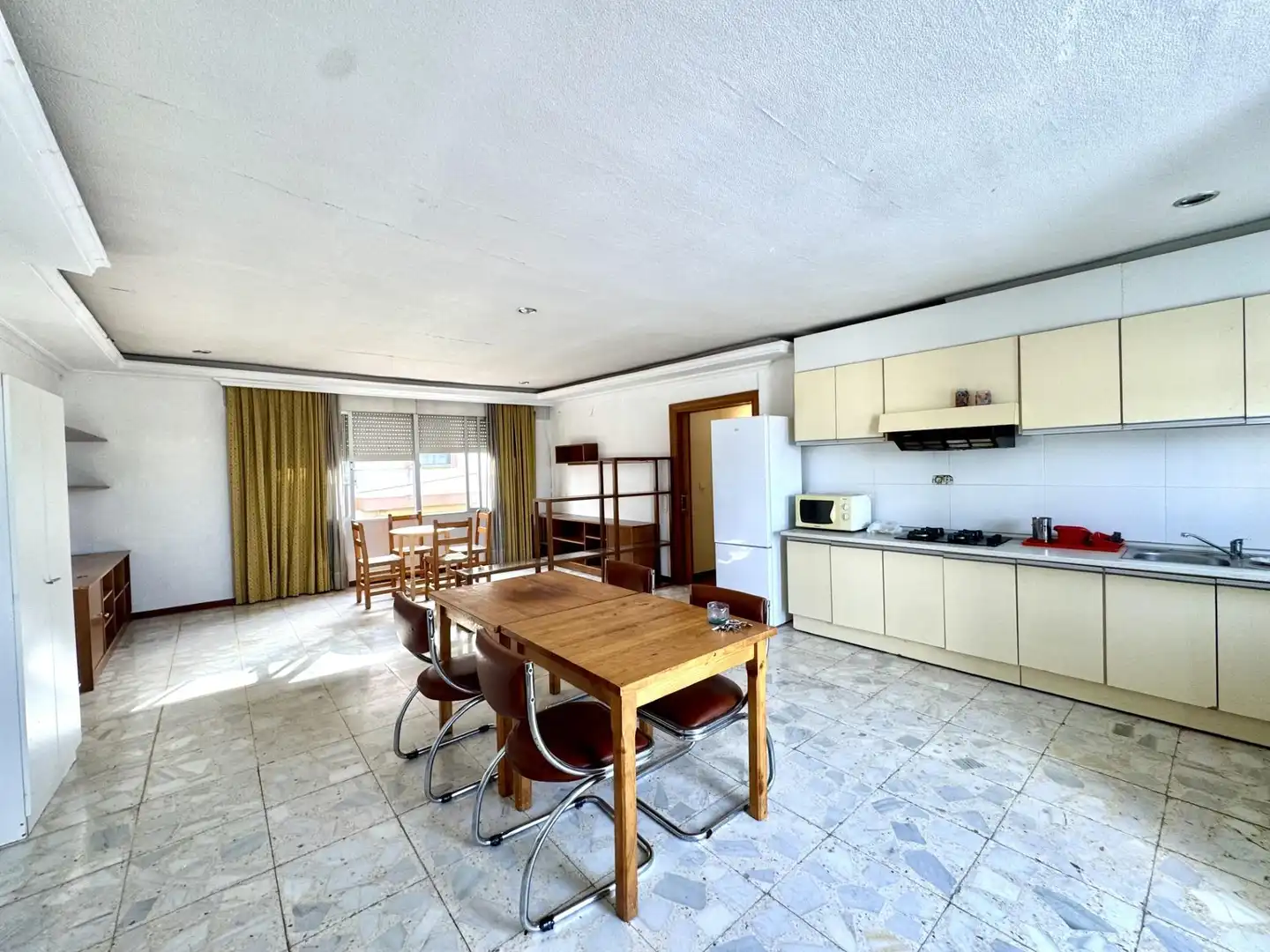 Cuina de Pis de lloguer en Orihuela amb Parquet, Terrassa i Moblat