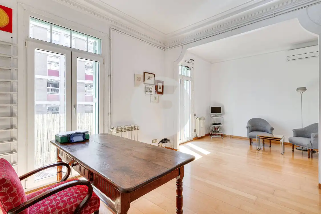 Sala d'estar de Pis en venda en Barcelona amb Aire condicionat, Calefacció i Balcó