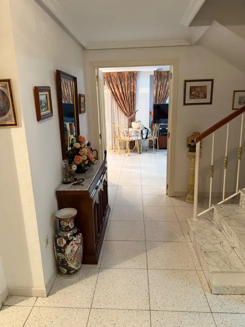 Casa adosada en venta en Calle Castillo de Rena, Avenida Elvas