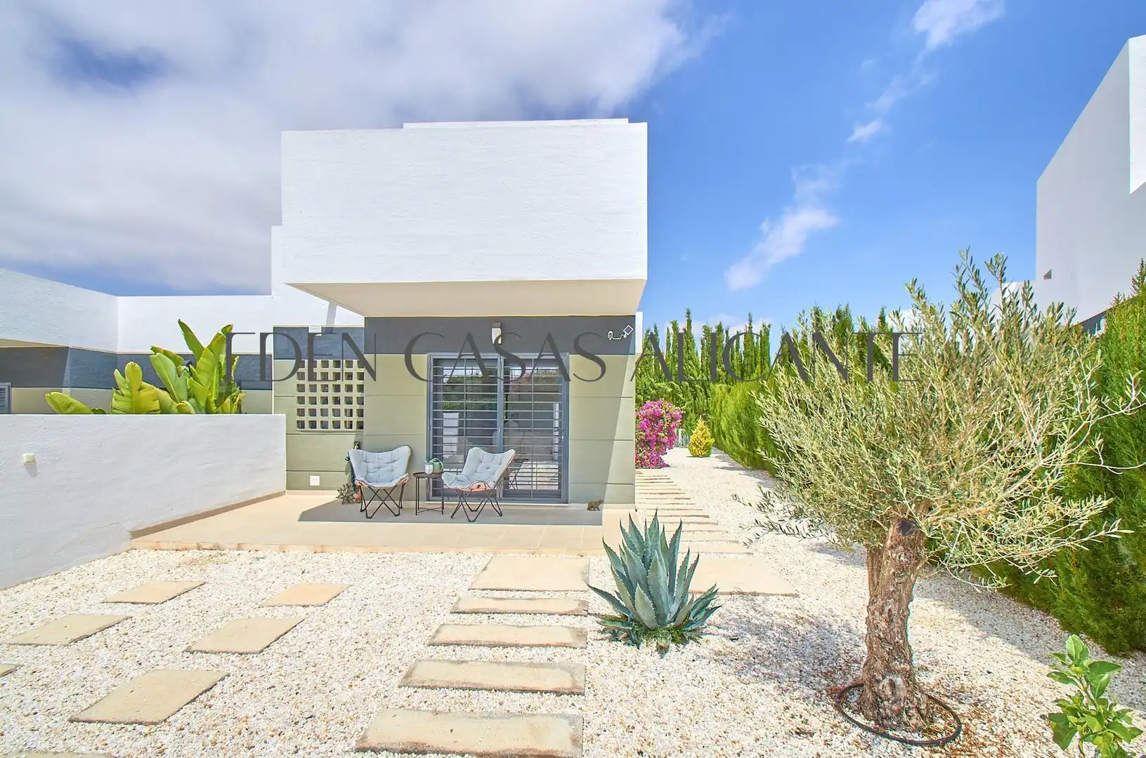 Vista exterior de Casa adosada en venta en Busot con Aire acondicionado, Calefacción y Jardín privado