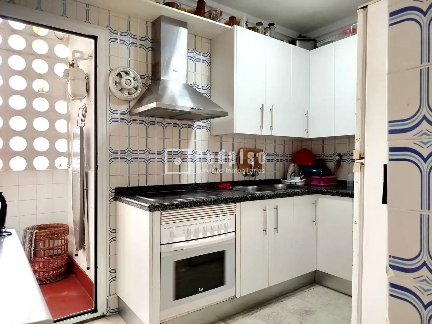 Kitchen of Flat for rent in Sevilla  with Air Conditioner, Private garden and Terrace