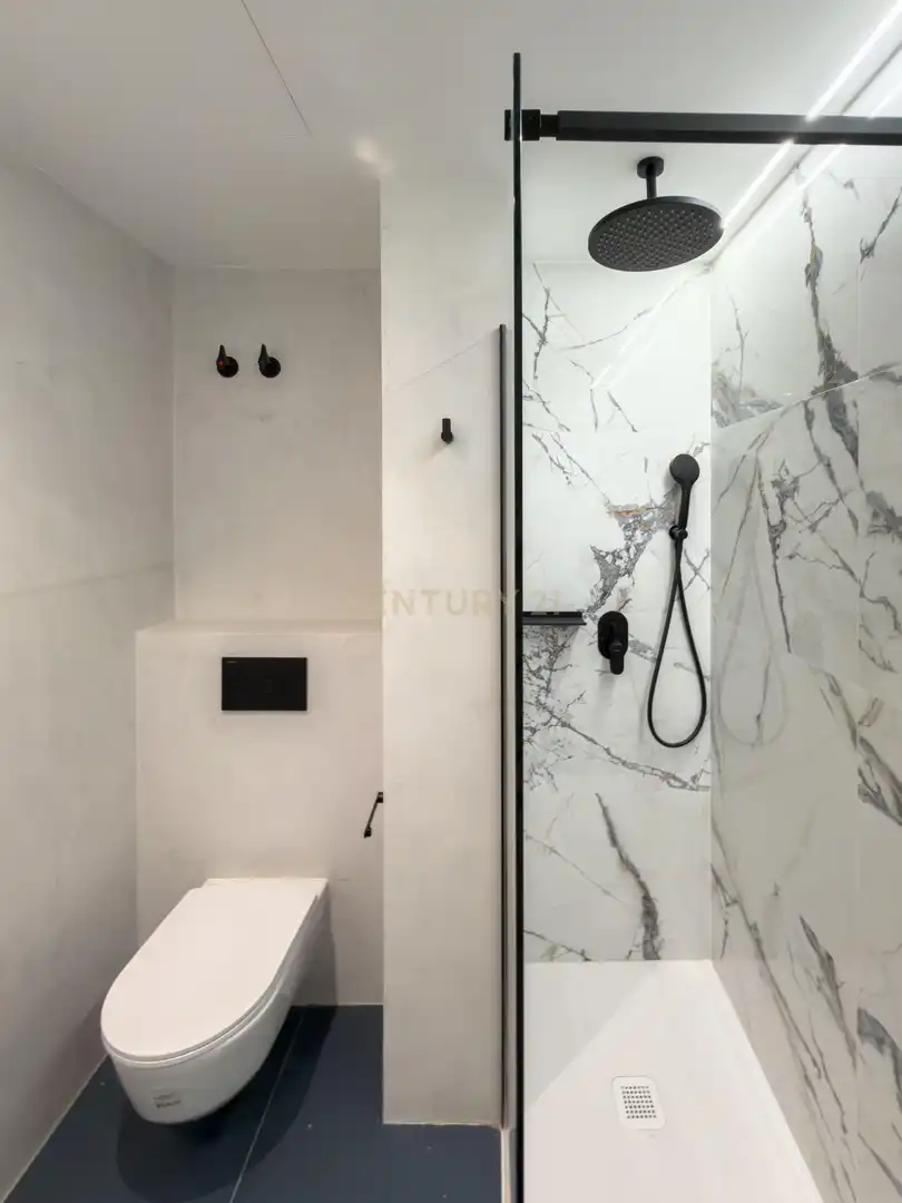 Baño de Apartamento en venta en Madrid con Aire acondicionado, Horno y Lavadora